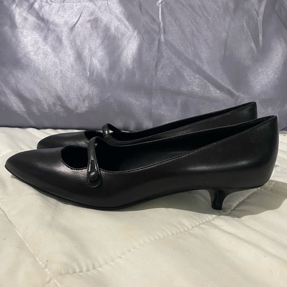 BOTTEGA VENETA Black Leather Pointed Toe Kitten Heels Pumps Size 36.5 US 6.5 - Picture 2 of 5
